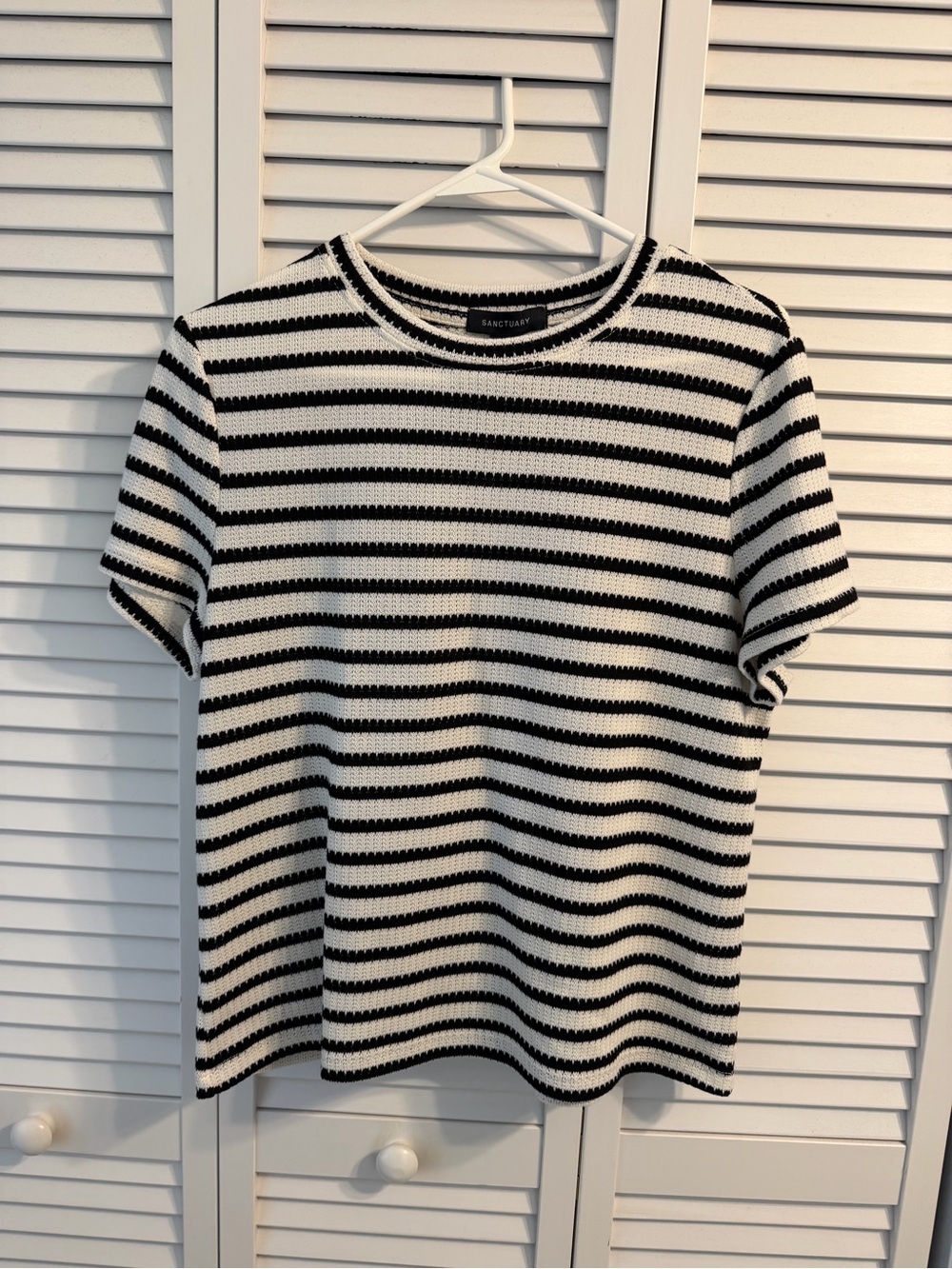 Sanctuary Macrame Textured Tee Black Stripe NWT - Picture 3 of 5